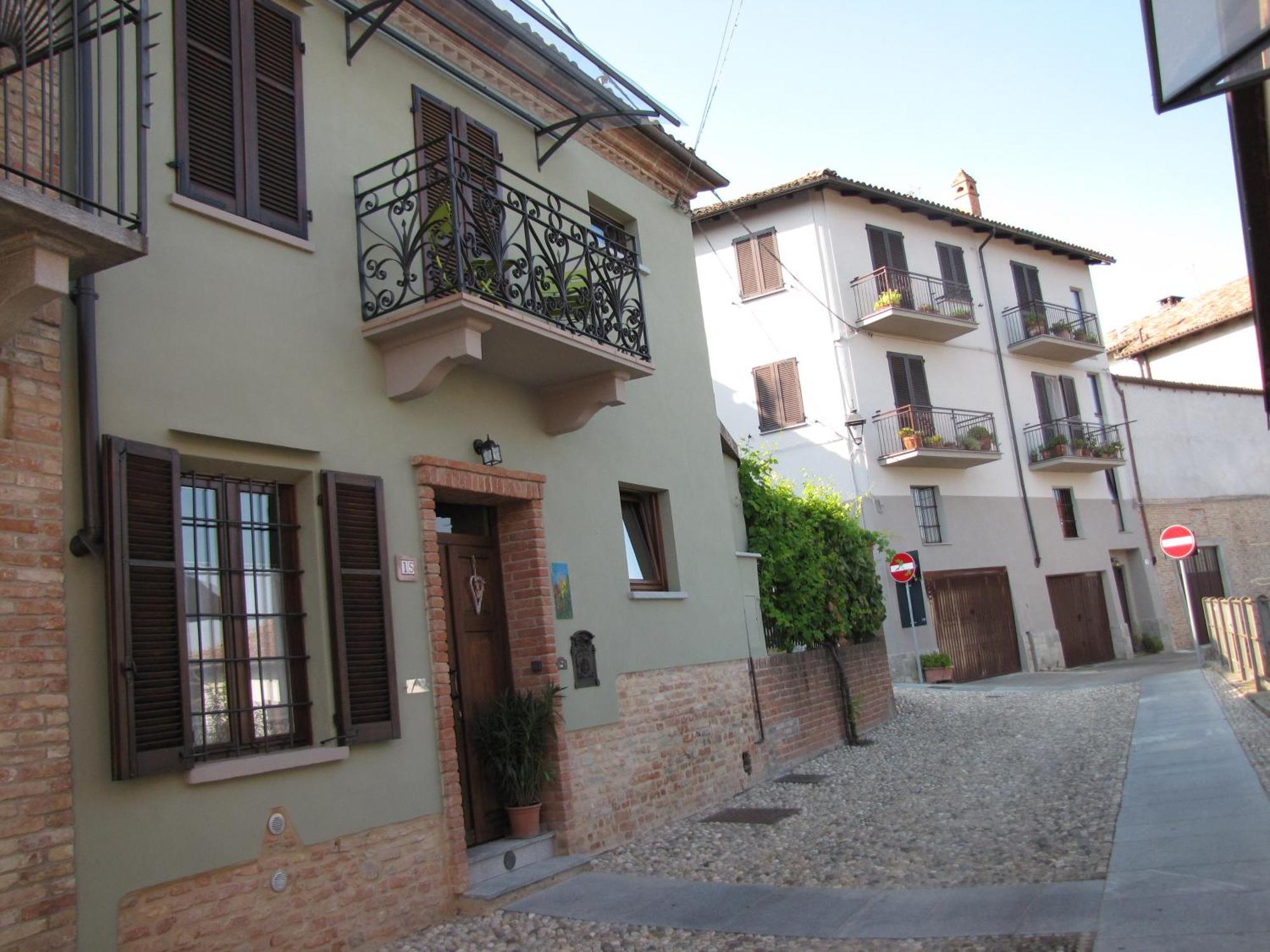 Alla Torre - Nel Cuore Del Borgo Storico Castagnole delle Lanze المظهر الخارجي الصورة
